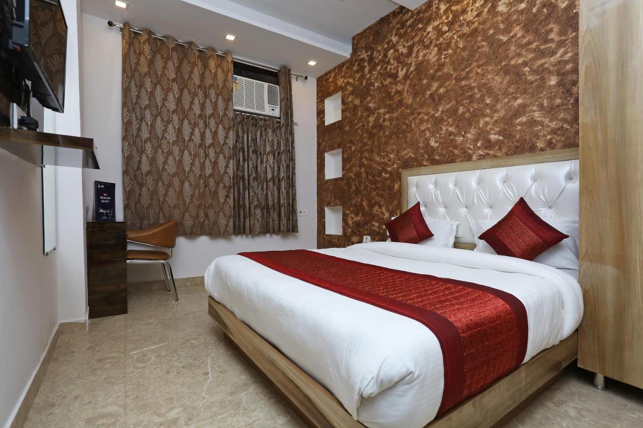 Oyo 12673 The Diplomat Inn Дели Экстерьер фото